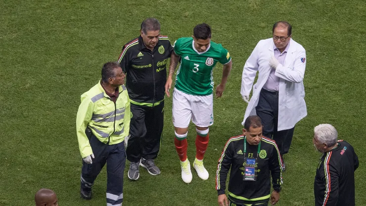 Carlos Salcedo salió lesionado en el partido del Azteca contra Honduras y Osorio ya dijo que no hay chance de que juegue contra Estados Unidos el domingo.