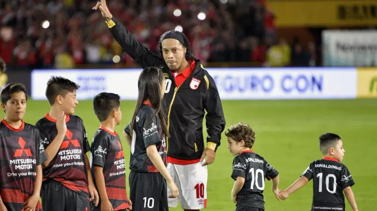 Ronaldinho se lució en su homenaje