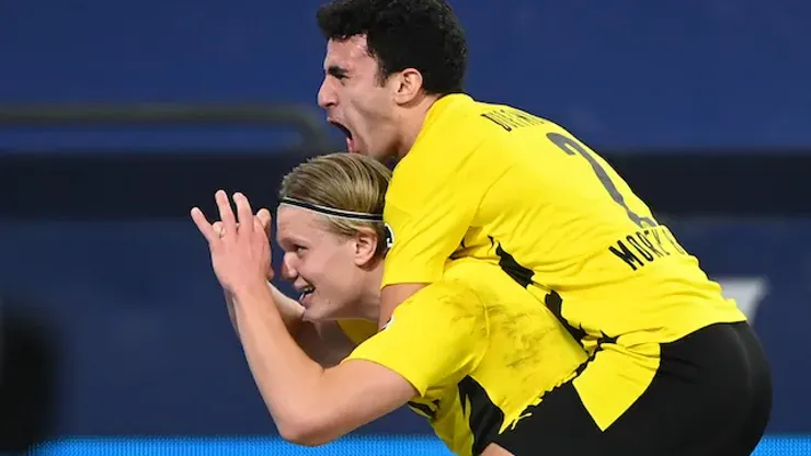 Haaland marcó el segundo gol del Dortmund frente al Schalke 04