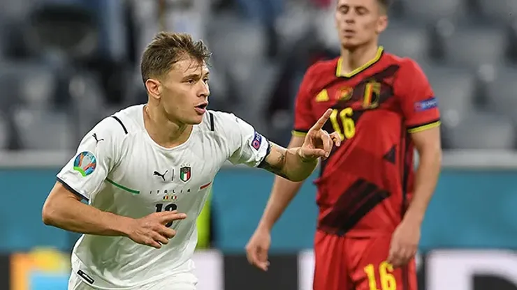 Barella celebra el primer gol de Italia ante Bélgica