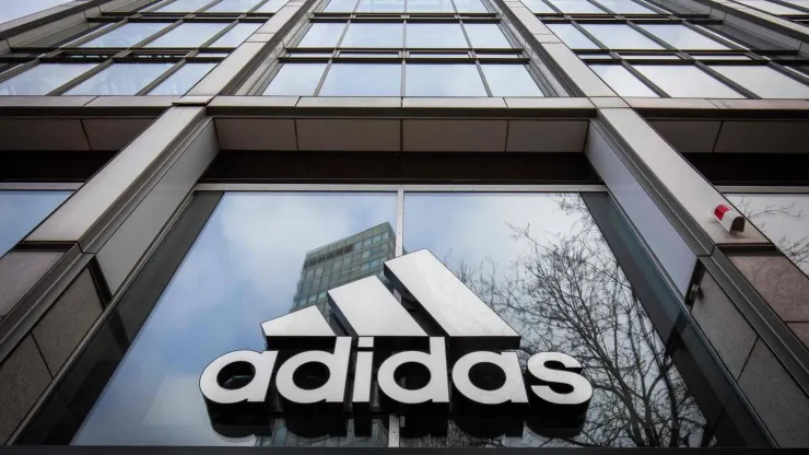 Adidas suspende su relación con Rusia