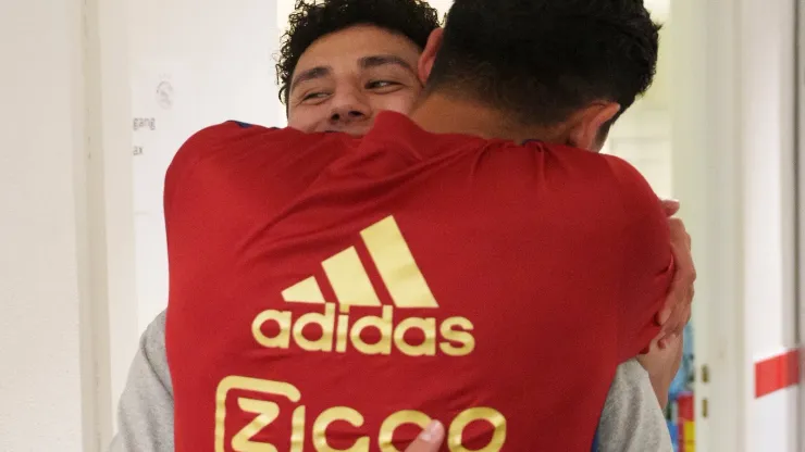 Sánchez y Álvarez se funden en un abrazo