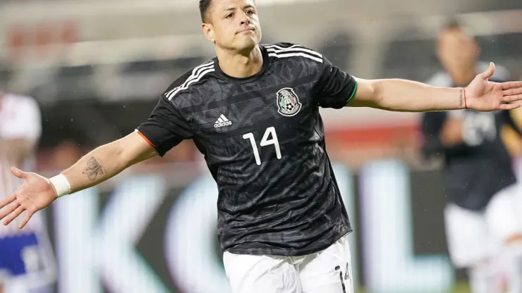 Chicharito, celebrando con la Selección Mexicana – Fuente: Getty
