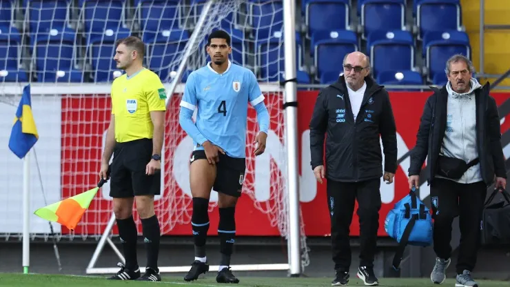 Ronald Araujo le lesionó este viernes en el amistoso entre Uruguay e Irán en Viena. Fuente: Getty Images
