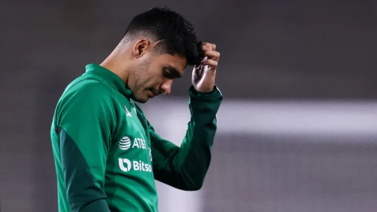 Raúl Jiménez podría quedar fuera de la Selección Mexicana por una lesión. | Getty Images
