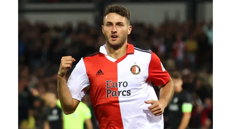Santi Giménez fue titular con el Feyenoord. | Getty Images
