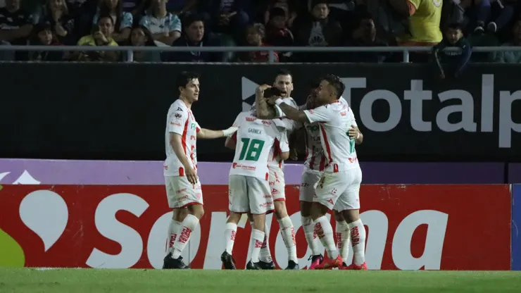 Los jugadores de Necaxa celebran el gol del triunfo. | Imago7

