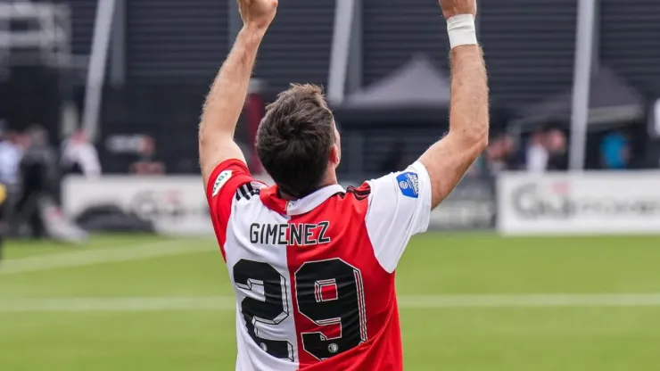 Santi Giménez está muy cerca de lograr un título individual con el Feyenoord.
