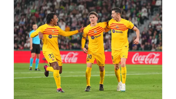 ELCHE, SPAIN – APRIL 01: Robert Lewandowski (R)of FC Barcelona celebrates with teammates Jules Kounde and Gavi after scoring the team's third goal during the LaLiga Santander match between Elche CF and FC Barcelona at Estadio Manuel Martinez Valero on April 01, 2023 in Elche, Spain. (Photo by Aitor Alcalde/Getty Images)
