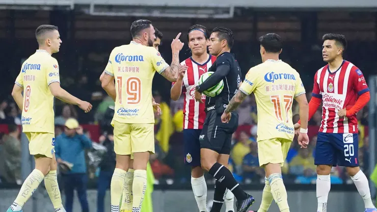 Acusan de ROBO a Chivas ante América – Getty Images
