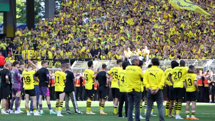 Afición y equipo del Borussia Dortmund | Getty Images
