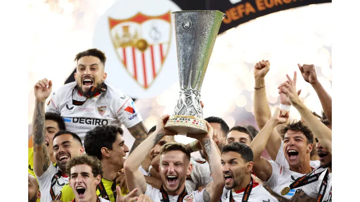 Sevilla levantó su séptima copa – Getty Images
