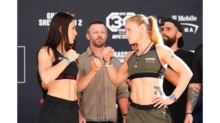 LAS VEGAS, NEVADA – SEPTEMBER 15:  (L-R) Alexa Grasso of Mexico and Valentina Shevchenko of Kyrgyzstan face off during the Noche UFC ceremonial weigh-in at Toshiba Plaza on September 15, 2023 in Las Vegas, Nevada. (Photo by Chris Unger/Zuffa LLC via Getty Images)
